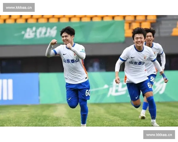 一脚世界波破门点燃全场激情书写经典瞬间的足球之夜与荣耀交织巅峰时刻